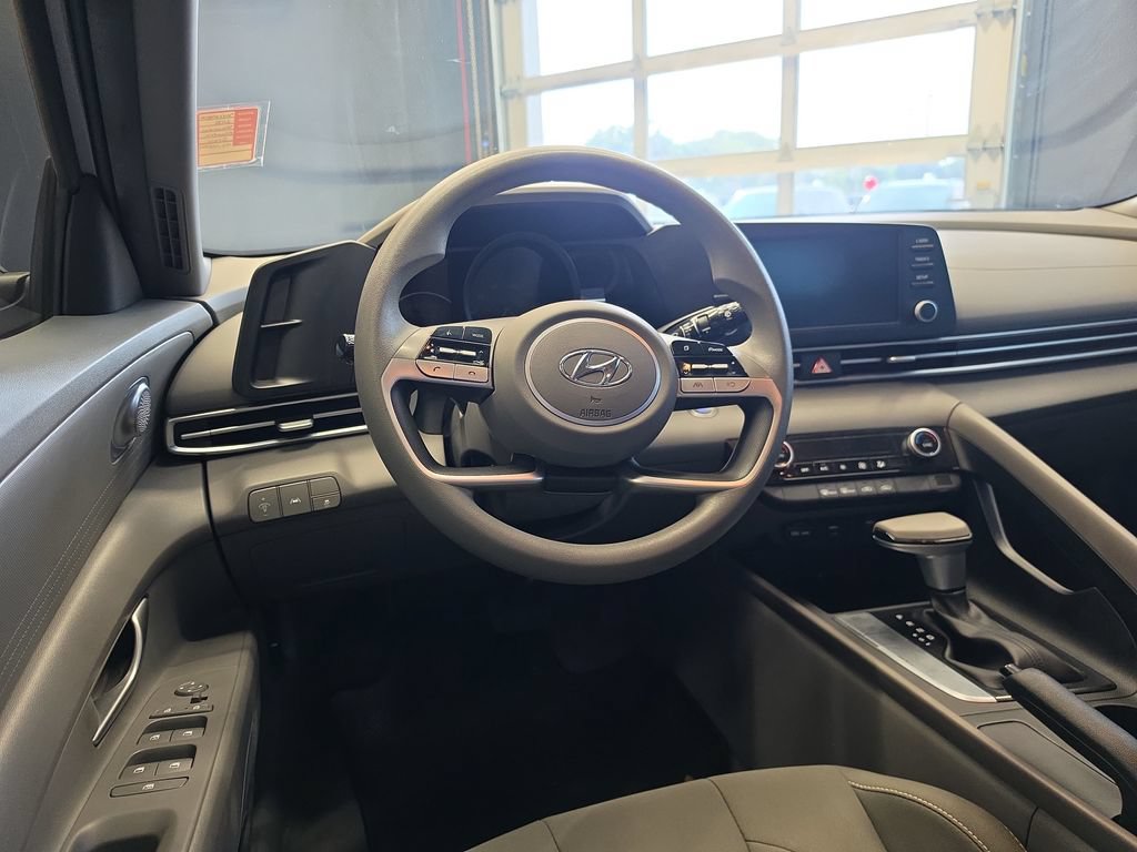 Used 2022 Hyundai Elantra SEL FWD image 18
