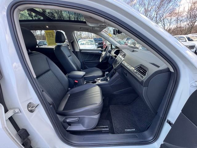 Certified 2022 Volkswagen Tiguan SE w/ Panoramic Sunroof Package image 24
