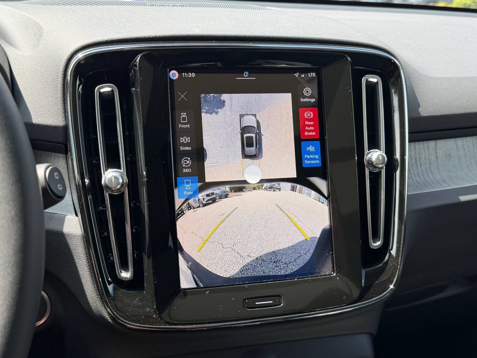 New 2026 Volvo XC40 B5 Plus w/ Climate Package AWD/4WD image 19
