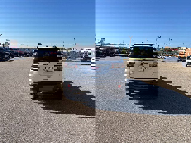 Used 2026 Jeep Cherokee Laredo AWD/4WD image 4