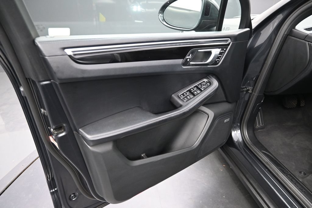 Used 2020 Porsche Macan AWD/4WD image 13