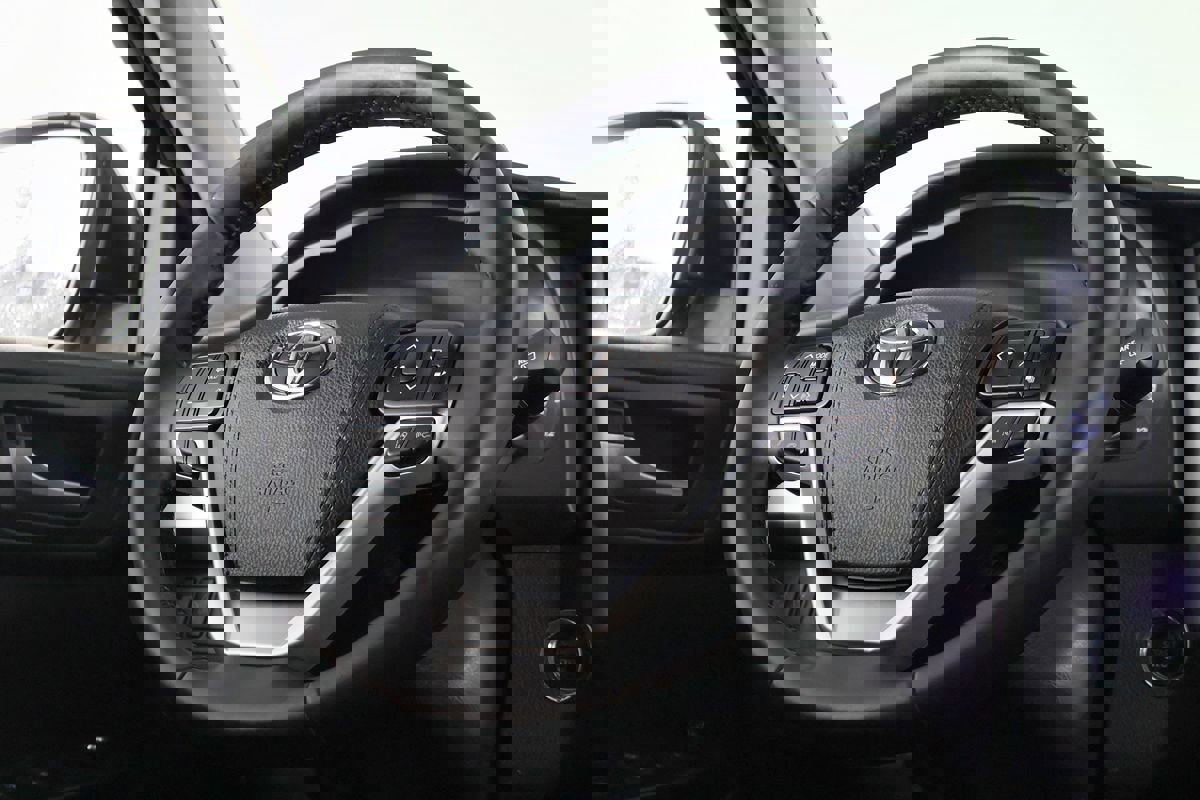 Used 2018 Toyota Highlander SE image 14