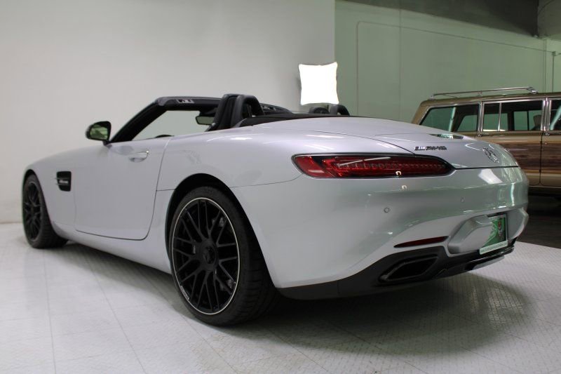 Used 2019 Mercedes-Benz AMG GT Roadster image 3