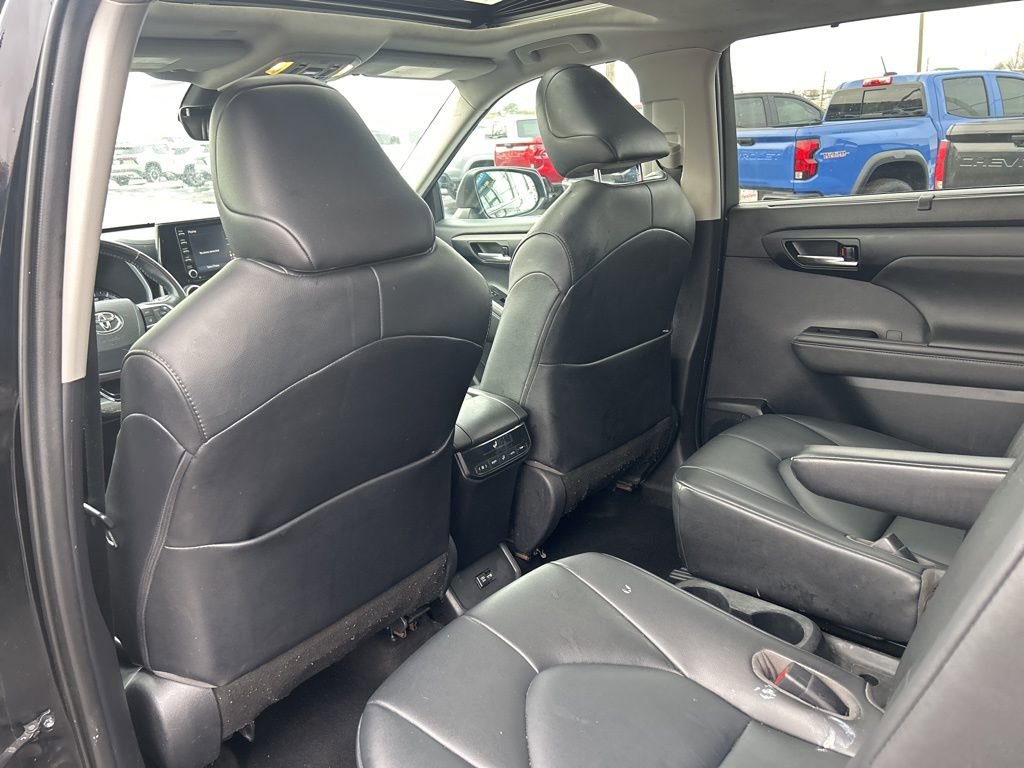 Used 2020 Toyota Highlander XLE image 34