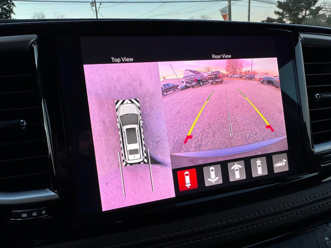 Used 2021 Chrysler Pacifica Touring-L FWD image 38