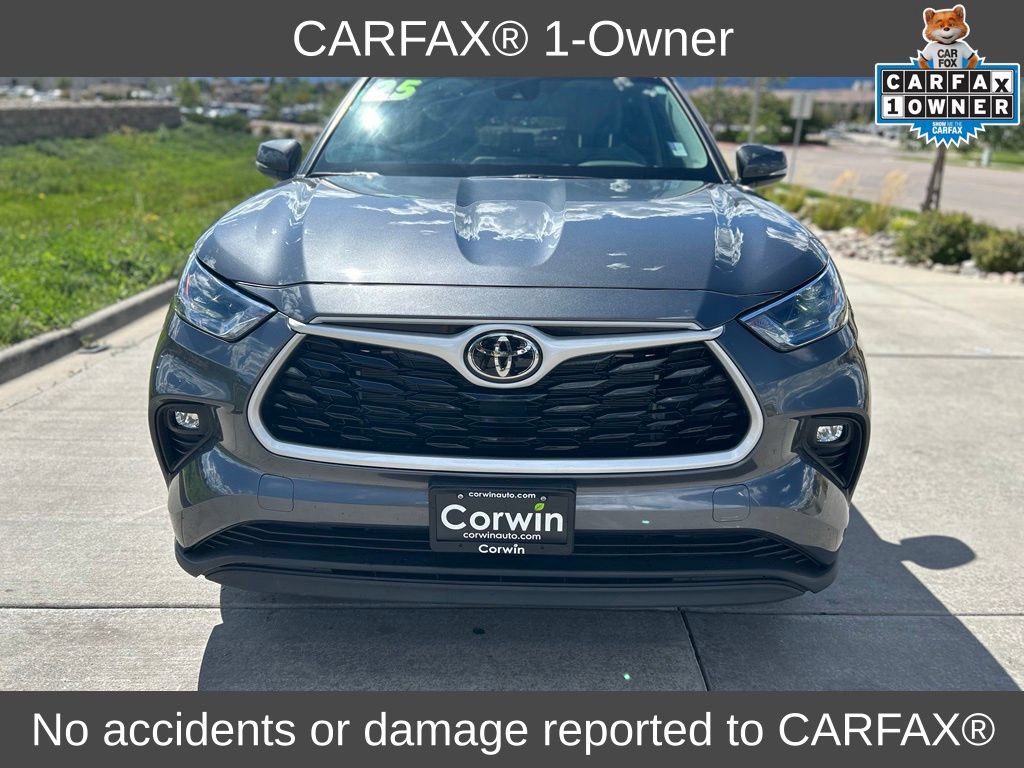 Used 2025 Toyota Highlander LE AWD/4WD image 2