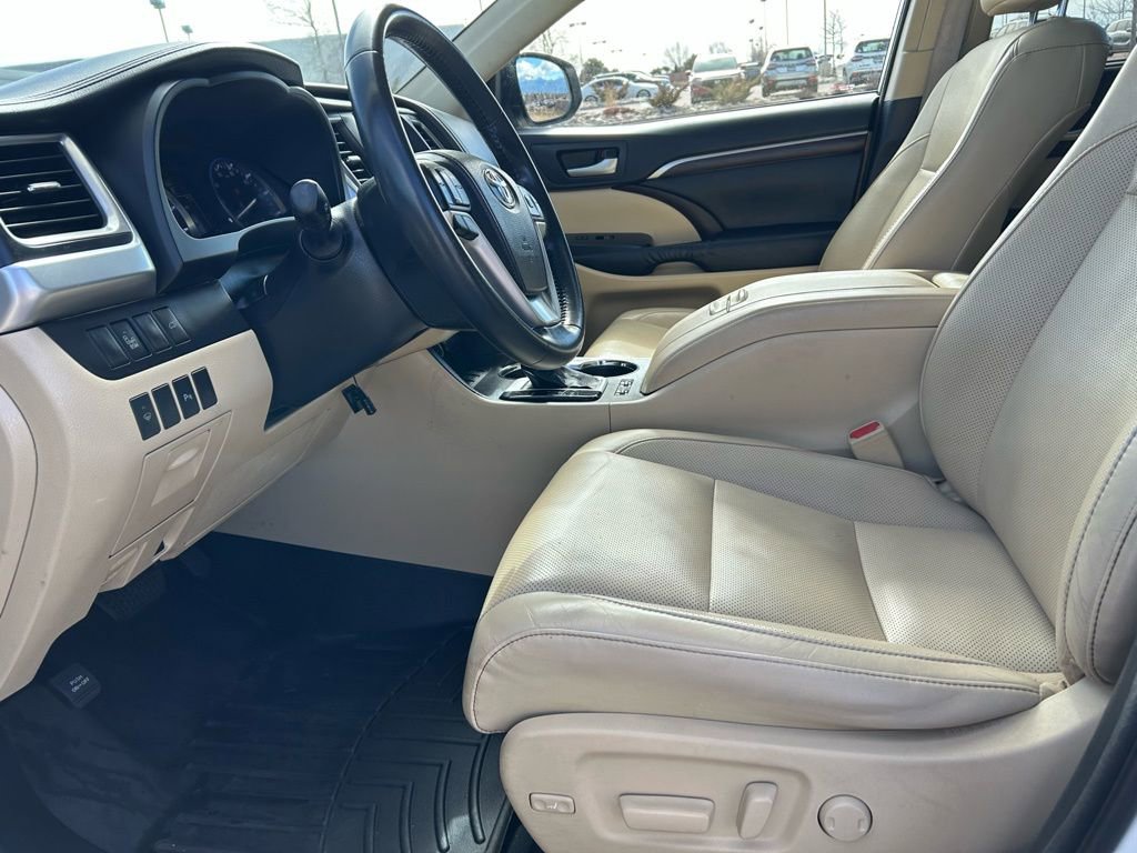 Used 2015 Toyota Highlander Limited image 25