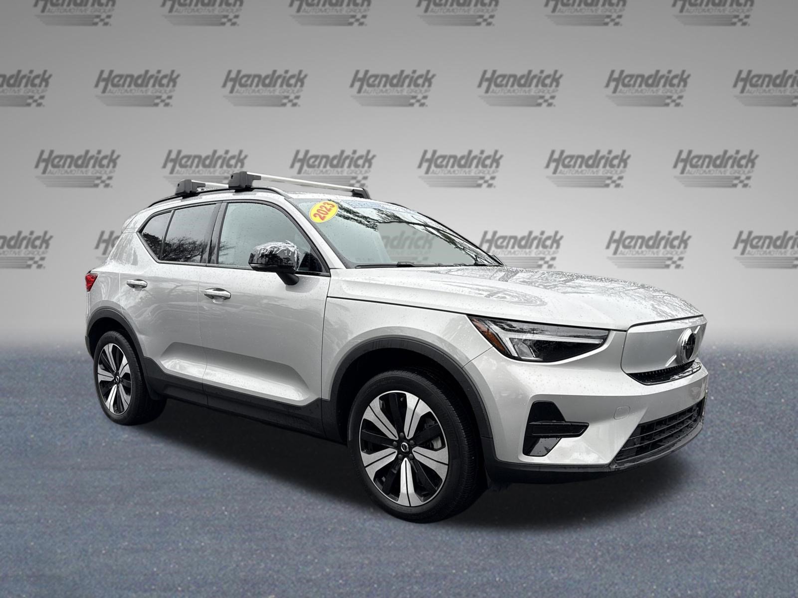 Used 2023 Volvo XC40 Recharge Core image 2