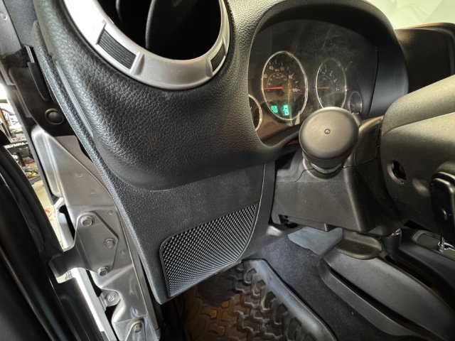 Used 2015 Jeep Wrangler Unlimited Sahara w/ Dual Top Group AWD/4WD image 25