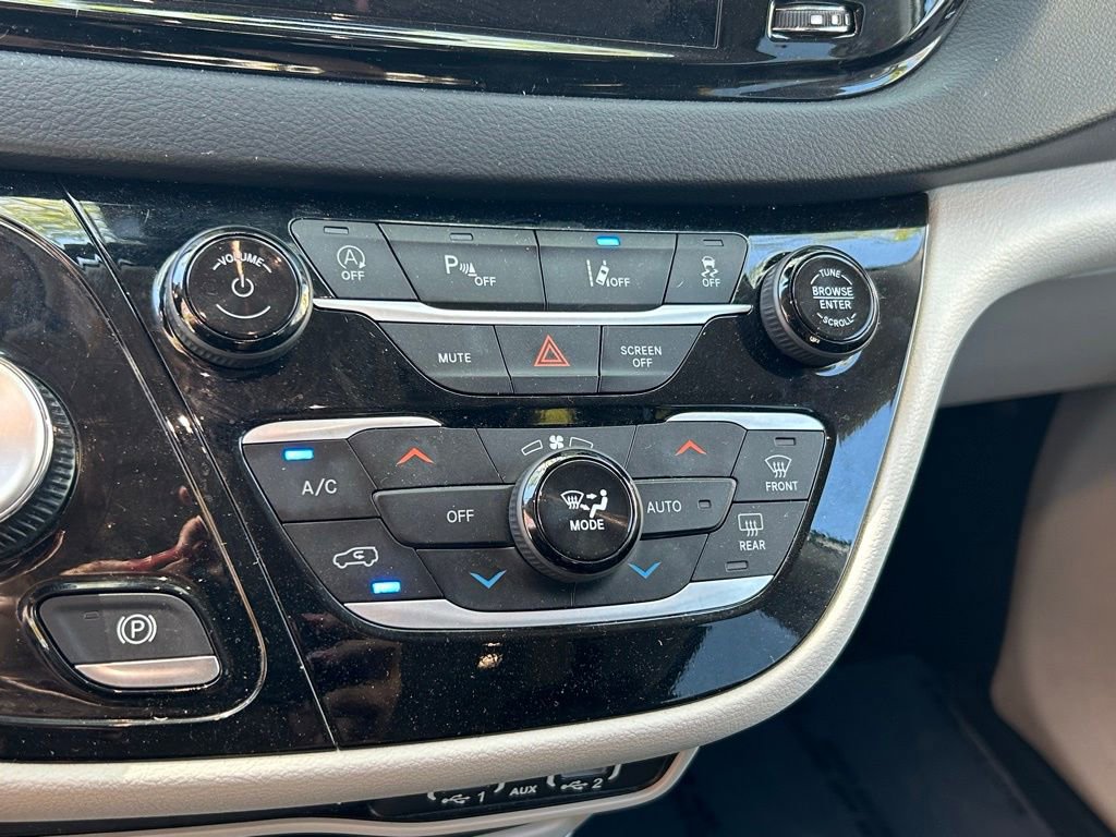 Certified 2023 Chrysler Pacifica Touring-L FWD image 25