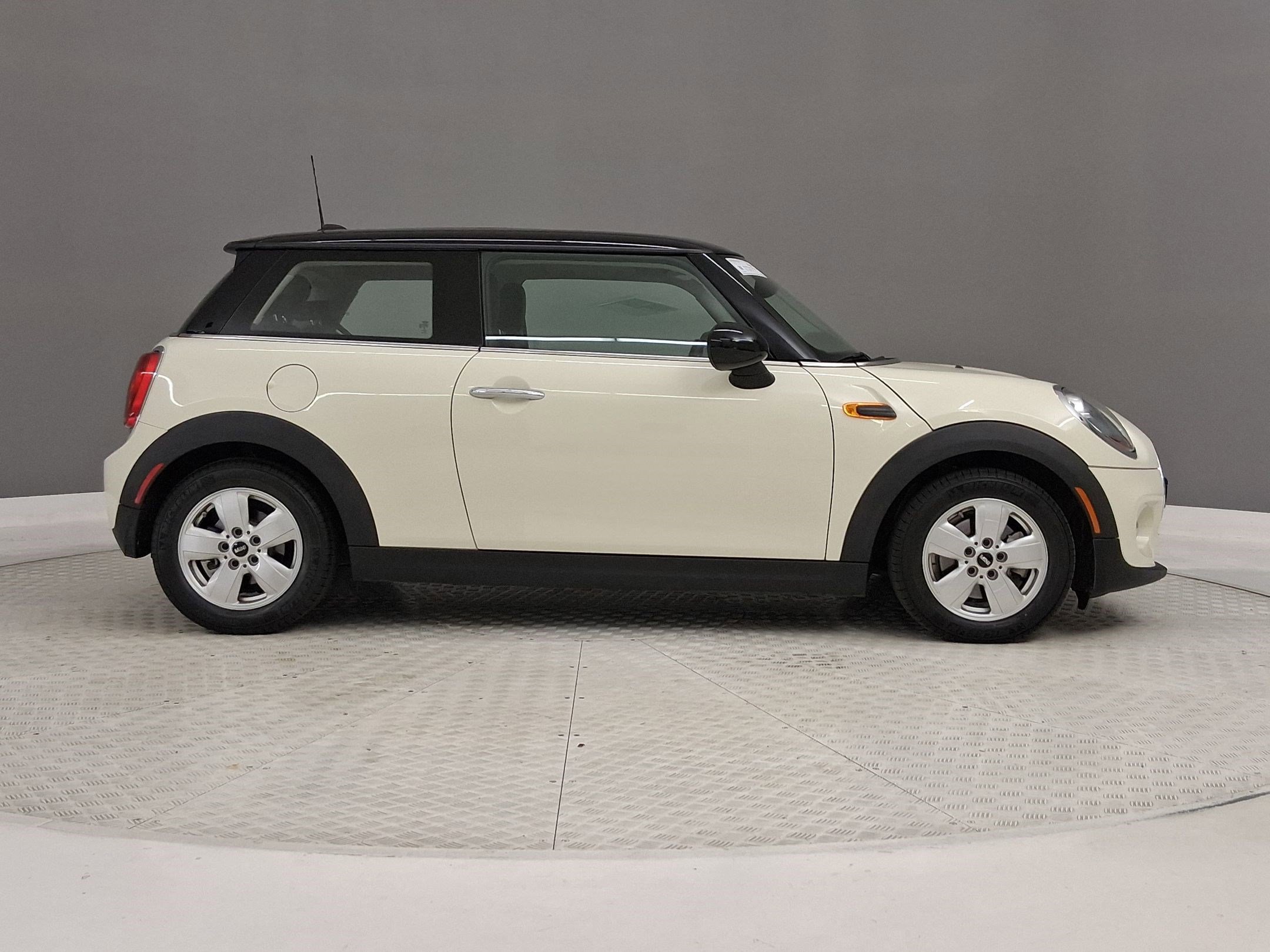 Certified 2015 MINI Cooper 2-Door Hardtop image 6
