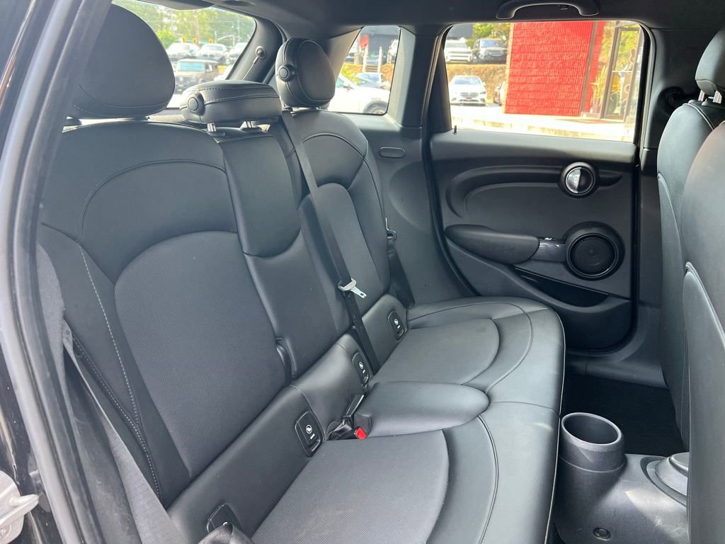 Used 2021 MINI Cooper 4-Door Hardtop image 32