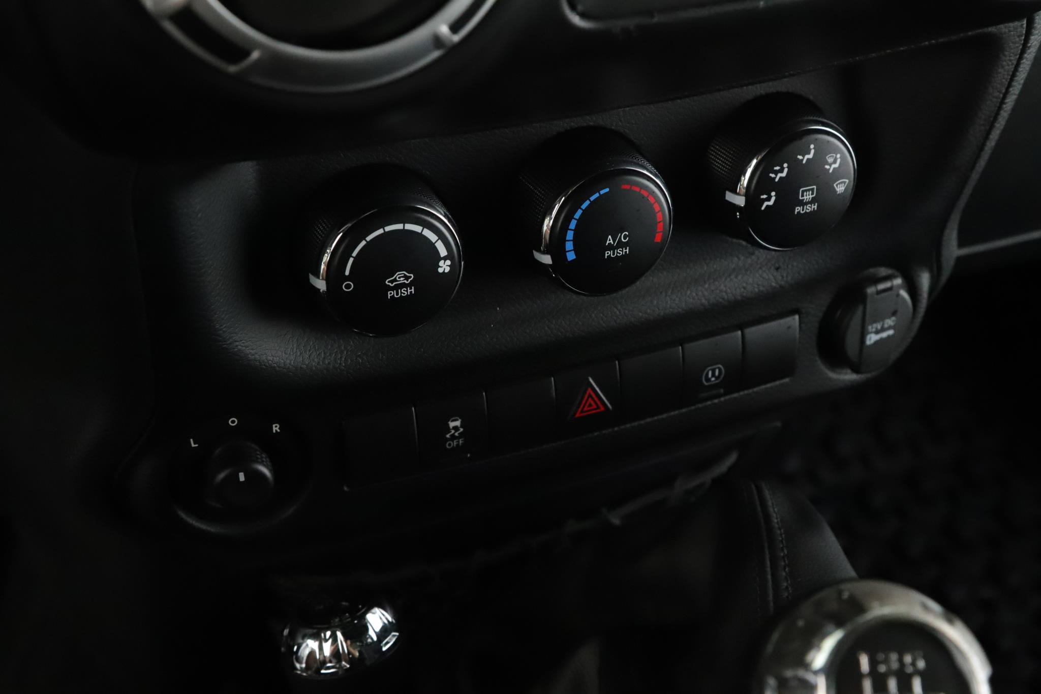 Used 2013 Jeep Wrangler Sahara w/ Dual Top Group AWD/4WD image 11