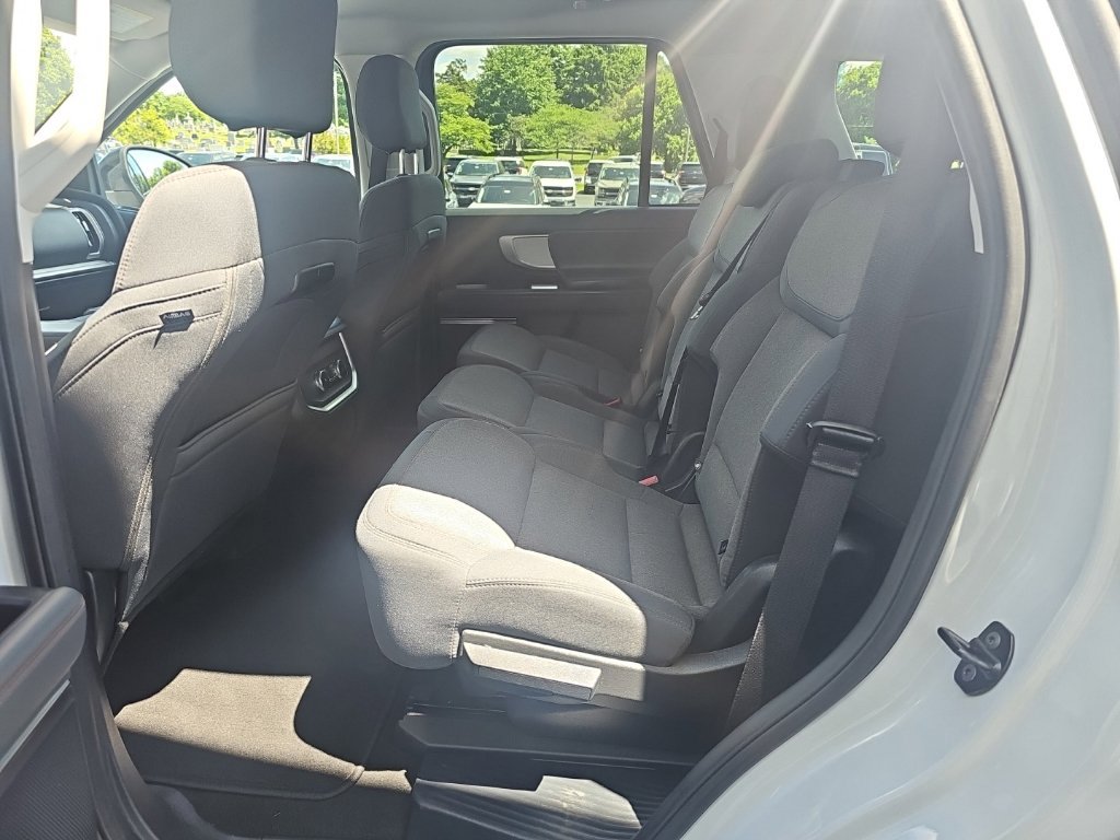 Used 2025 Ford Expedition Active AWD/4WD image 11
