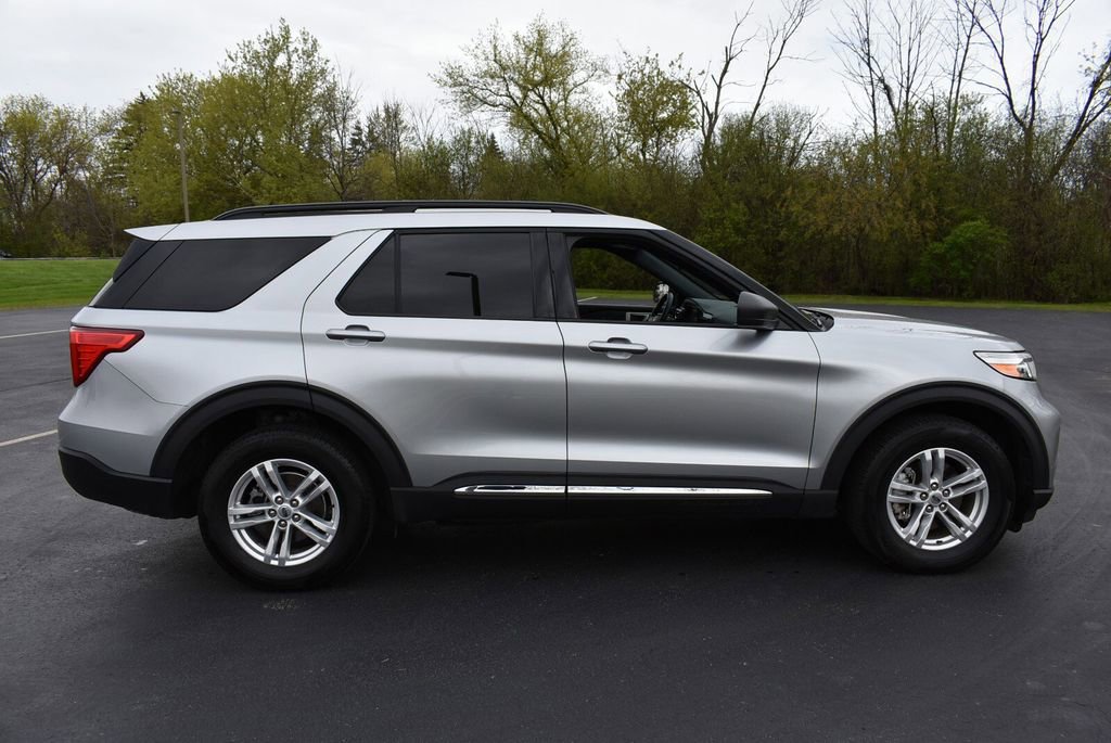Used 2020 Ford Explorer XLT w/ Equipment Group 202A AWD/4WD image 4