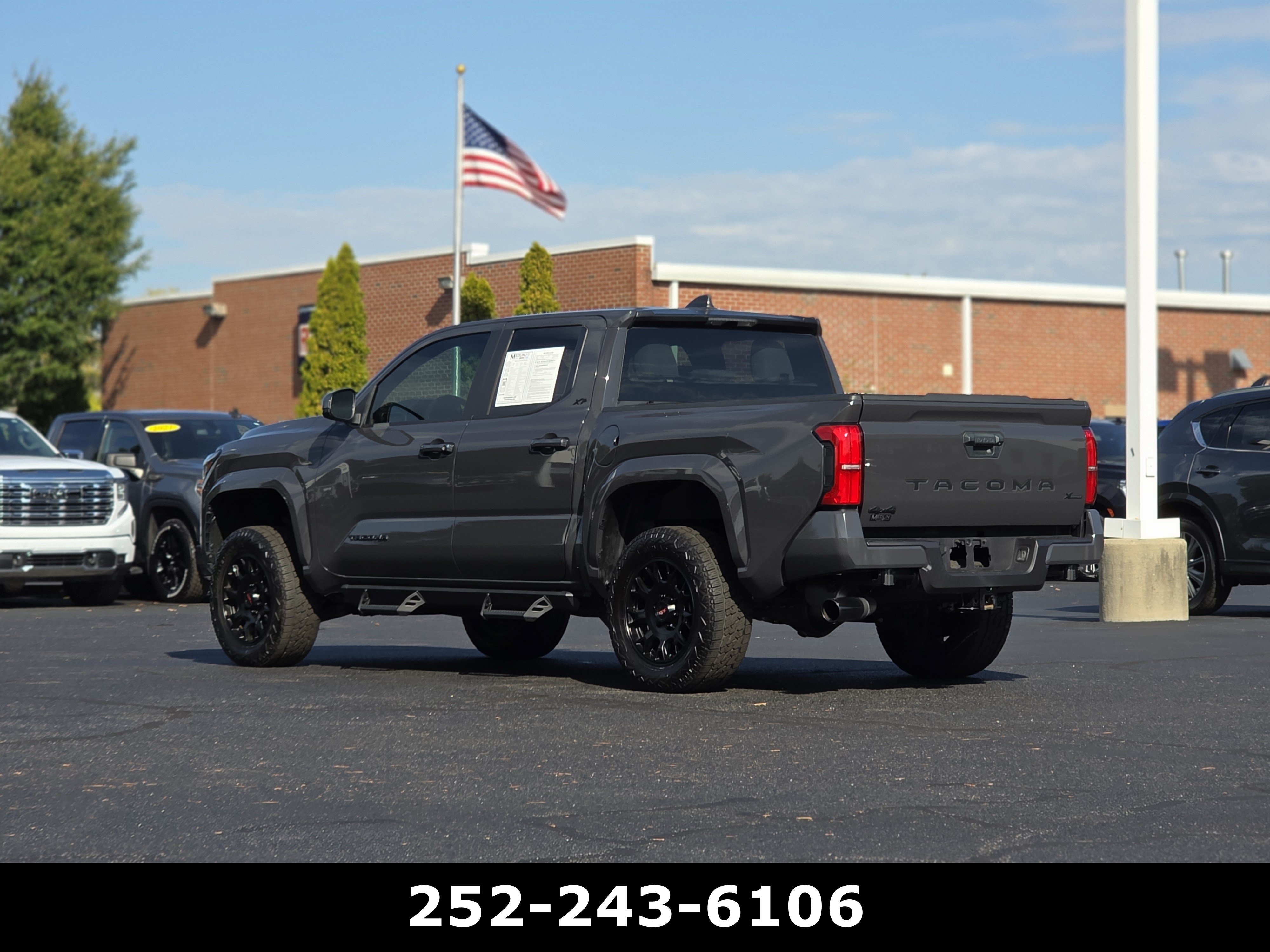 Used 2025 Toyota Tacoma SR5 AWD/4WD image 5