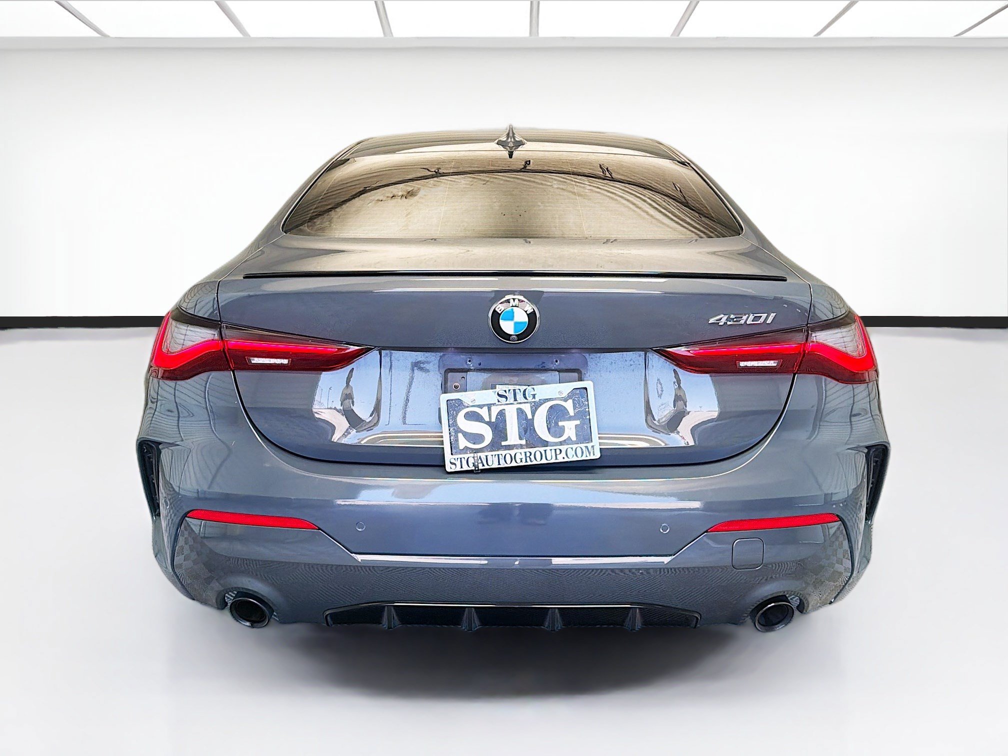 Used 2023 BMW 430i Coupe w/ M Sport Package RWD image 5