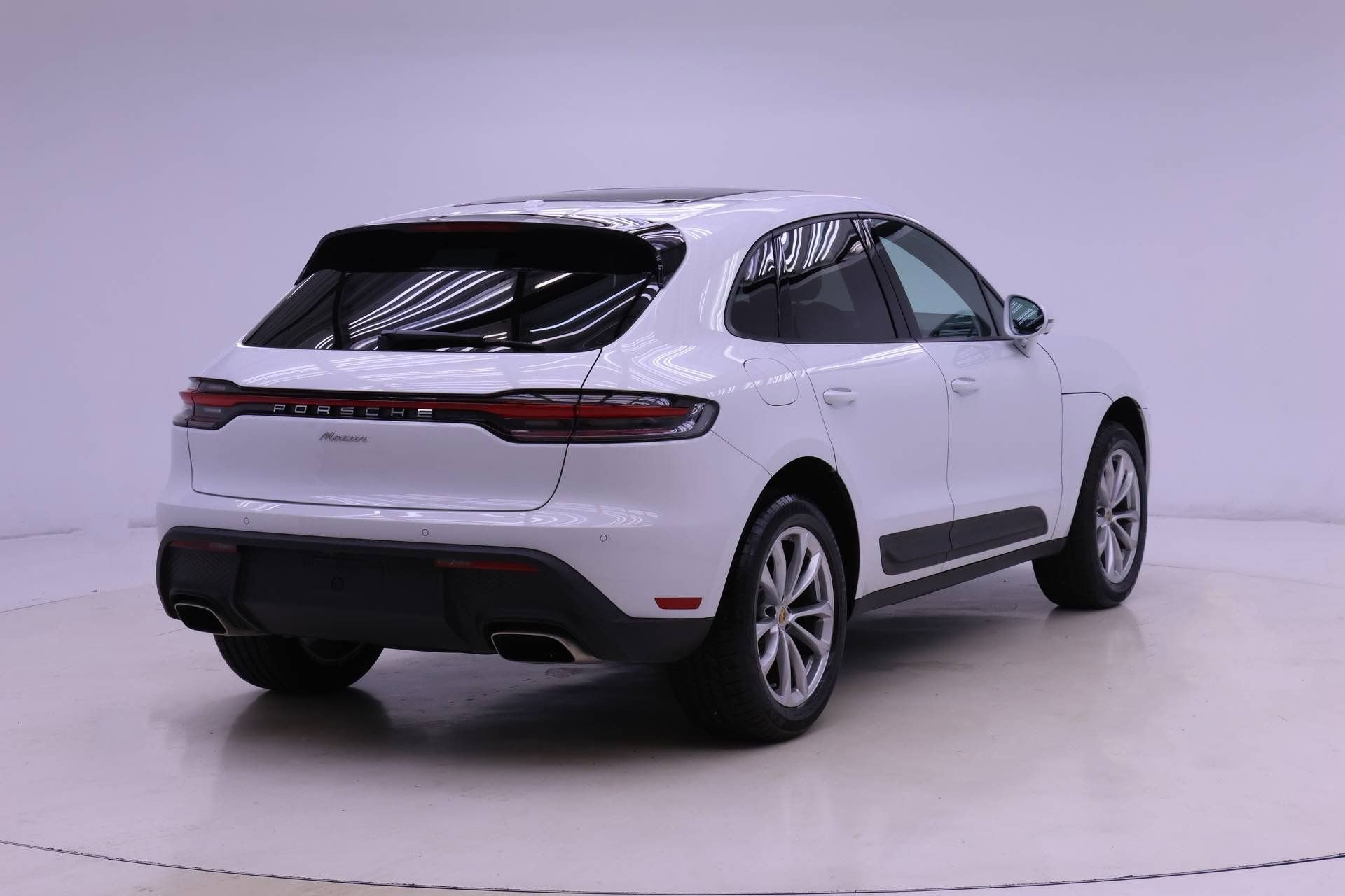 Used 2025 Porsche Macan AWD/4WD image 6