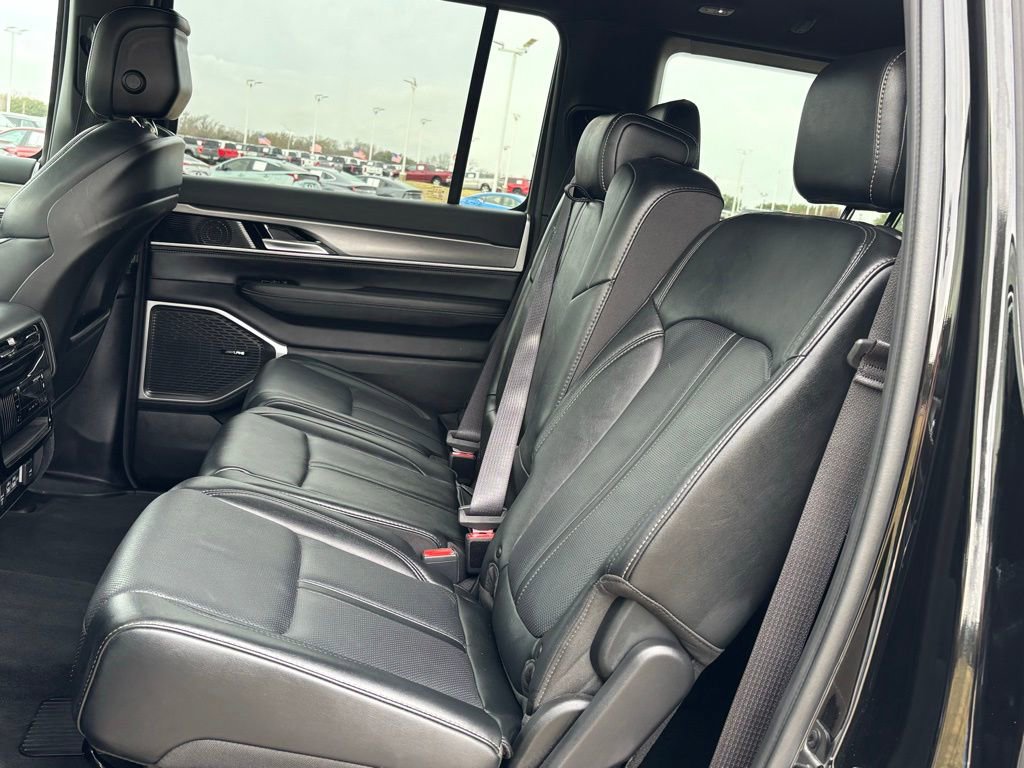 Used 2025 Jeep Wagoneer Series II w/ 8-Passenger Seating Package image 16