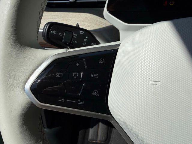 Used 2025 Volkswagen ID. Buzz 1st Edition AWD/4WD image 8