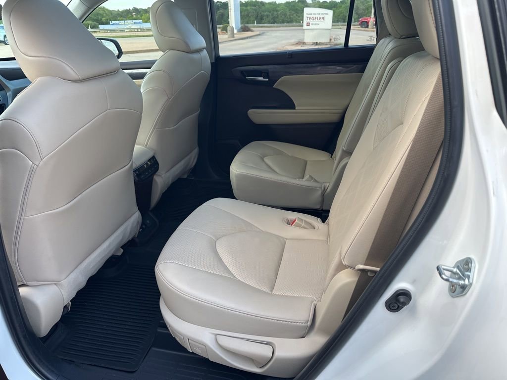 Used 2021 Toyota Highlander Platinum image 14