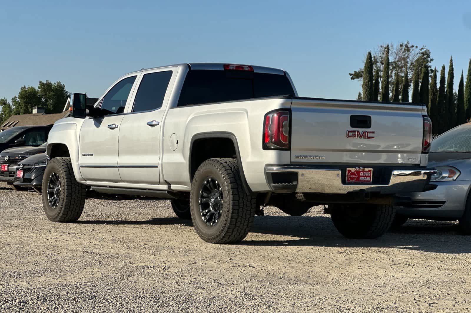 Used 2018 GMC Sierra 1500 SLT w/ SLT Premium Package AWD/4WD image 6