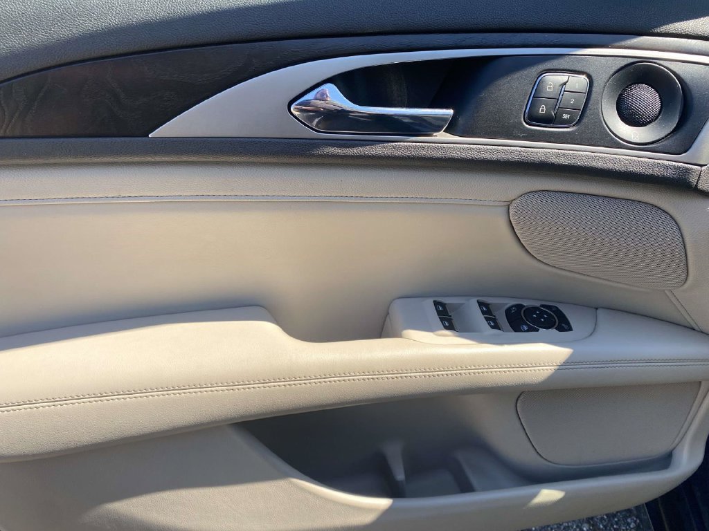 Used 2019 Lincoln MKZ Reserve FWD image 19