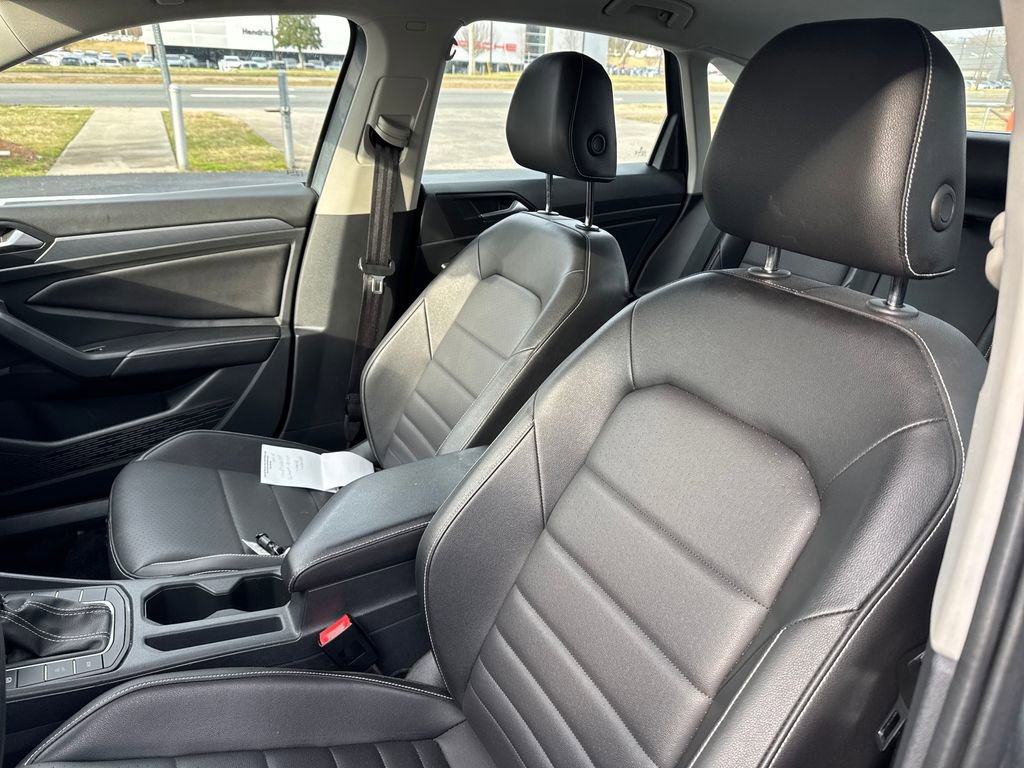 Used 2024 Volkswagen Jetta SE image 9