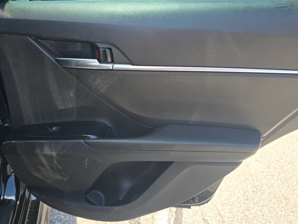 Used 2020 Toyota Camry SE FWD image 17