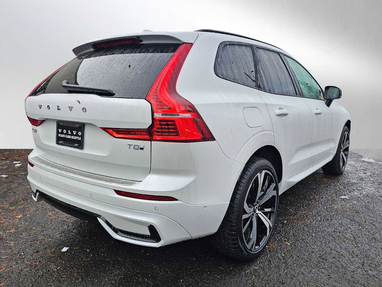 Used 2025 Volvo XC60 T8 Ultra w/ Protection Package Premier image 3