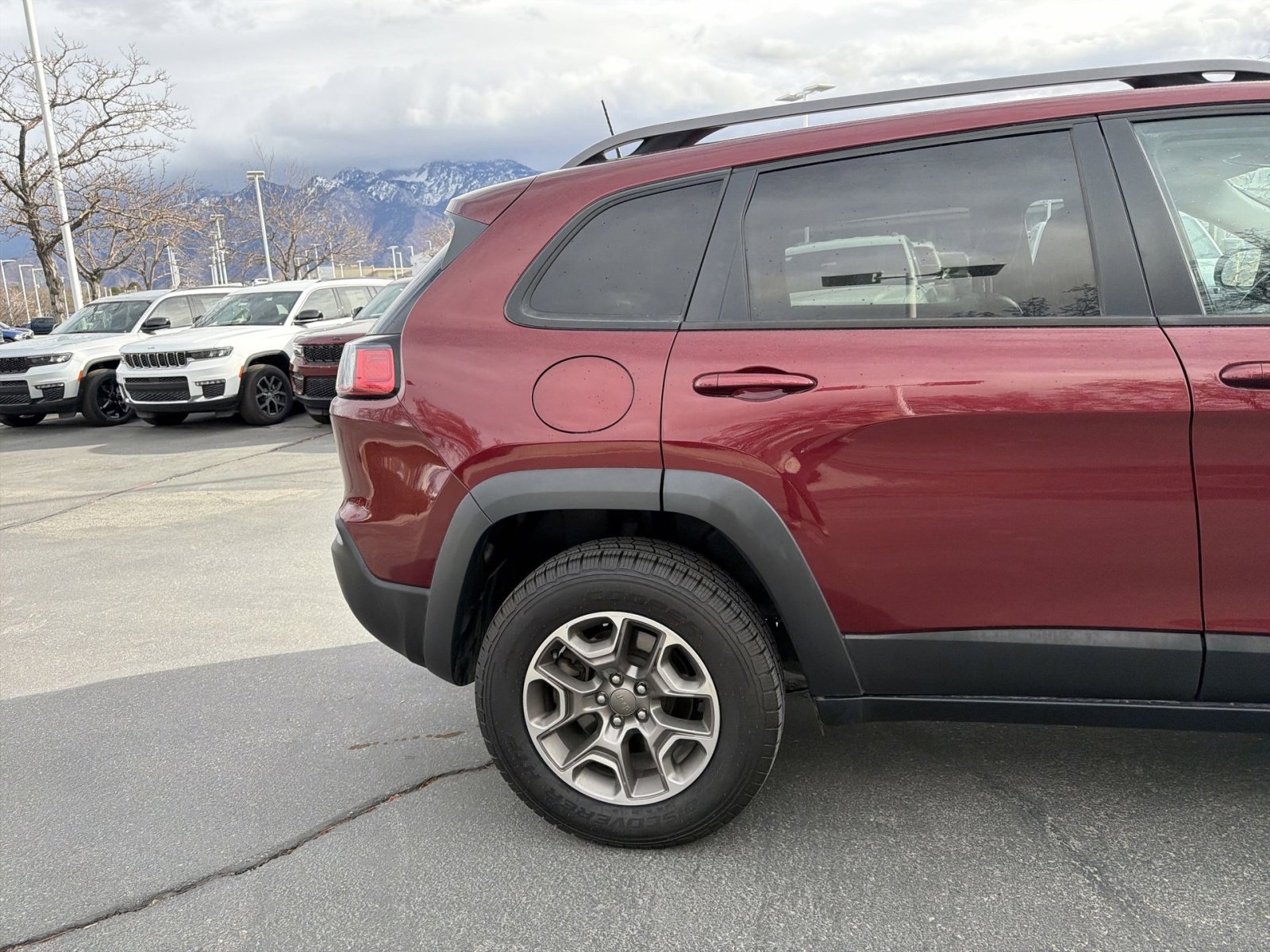 Used 2021 Jeep Cherokee Trailhawk w/ Comfort/Convenience Group image 14