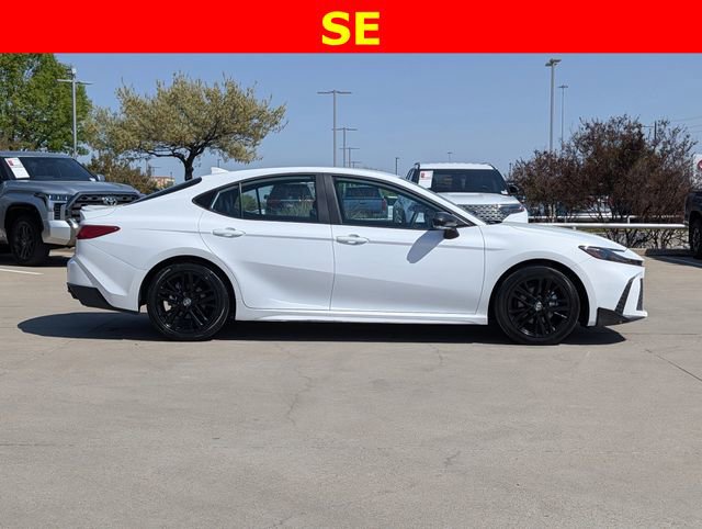 Used 2025 Toyota Camry SE w/ Convenience Package FWD image 4