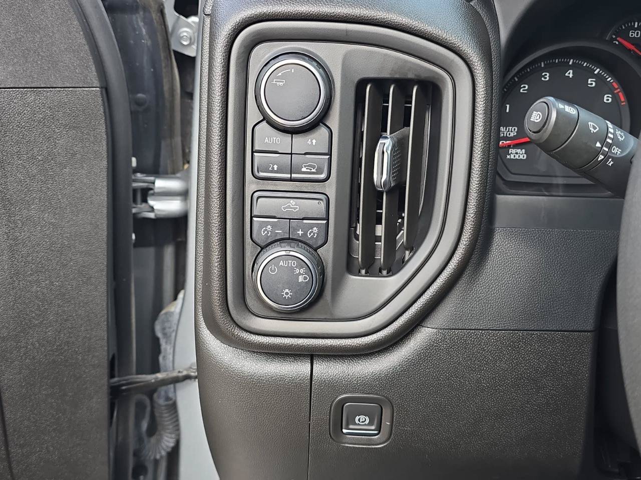 Used 2023 Chevrolet Silverado 1500 Custom AWD/4WD image 25