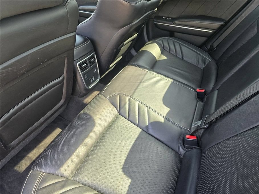 Used 2016 Dodge Charger SRT w/ Technology Group RWD image 11