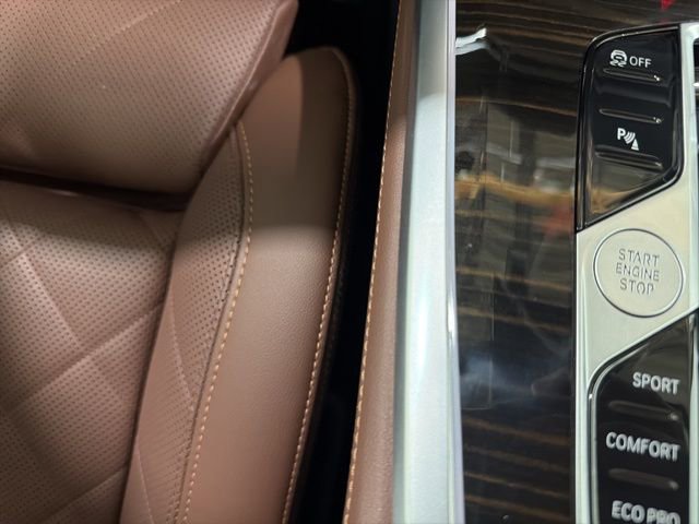 Used 2025 BMW X7 xDrive40i w/ Parking Assistance Package image 42
