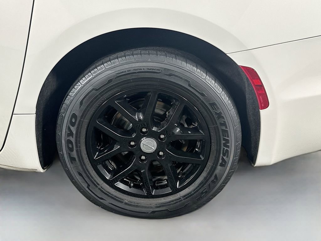 Used 2020 Chrysler Pacifica Touring image 33