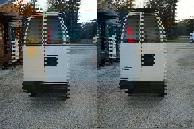 Used 2010 Chevrolet Express 1500 image 15