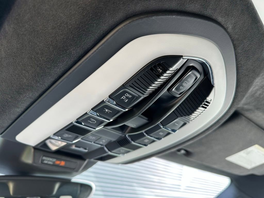 Certified 2018 Porsche Macan Turbo AWD/4WD image 35