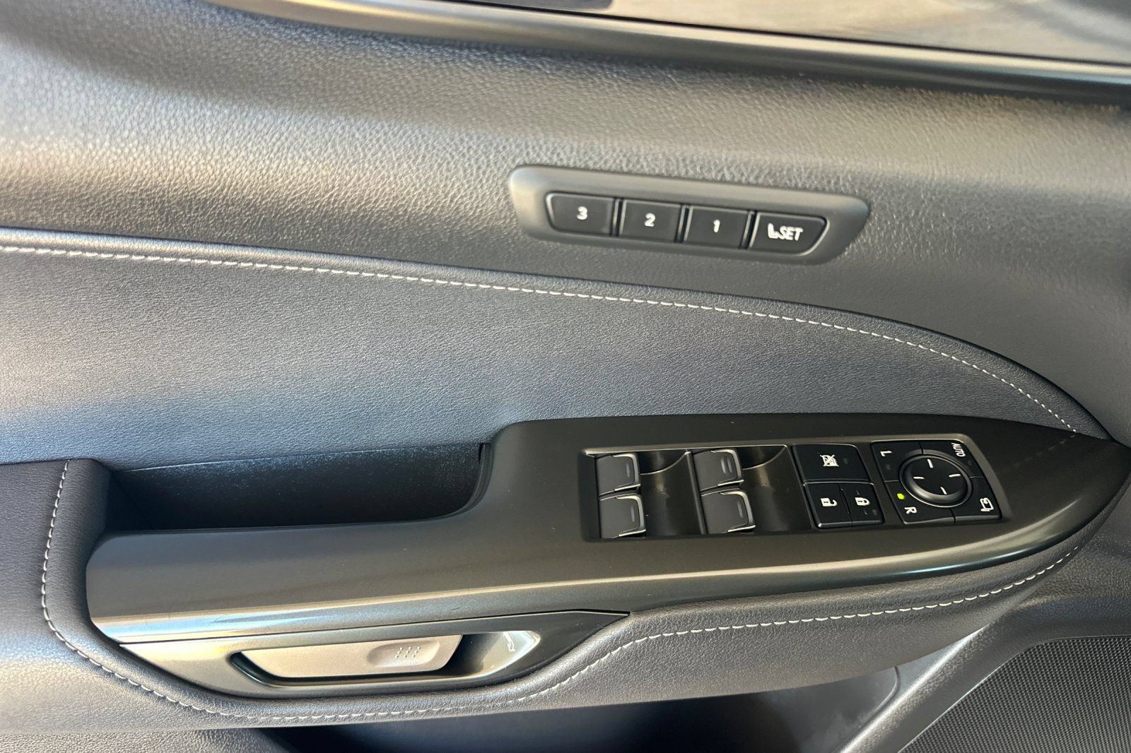 Certified 2025 Lexus NX 350h AWD w/ Accessory Package (2T) image 8