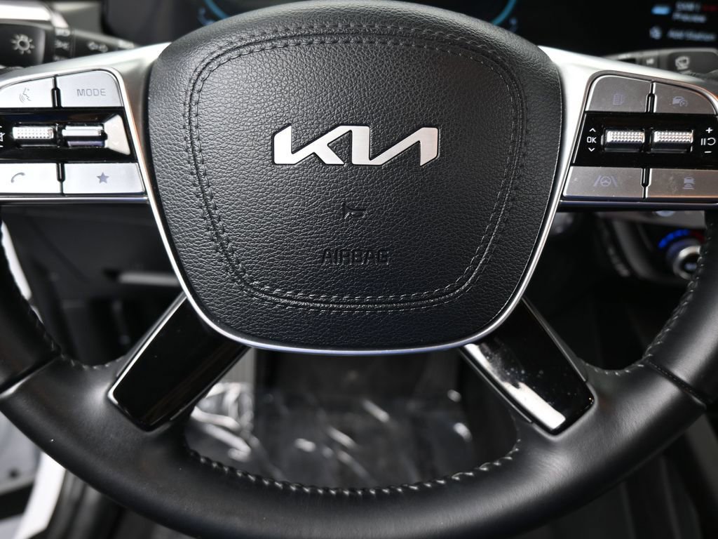 Used 2025 Kia Telluride LX FWD image 33