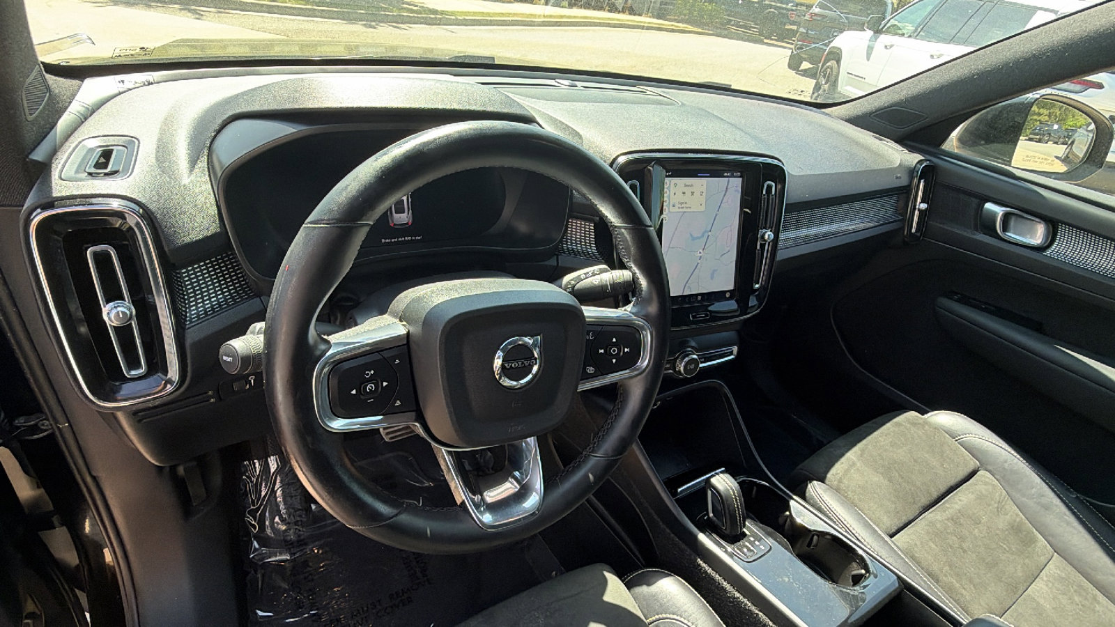 Used 2022 Volvo XC40 P8 Recharge Plus AWD/4WD image 25