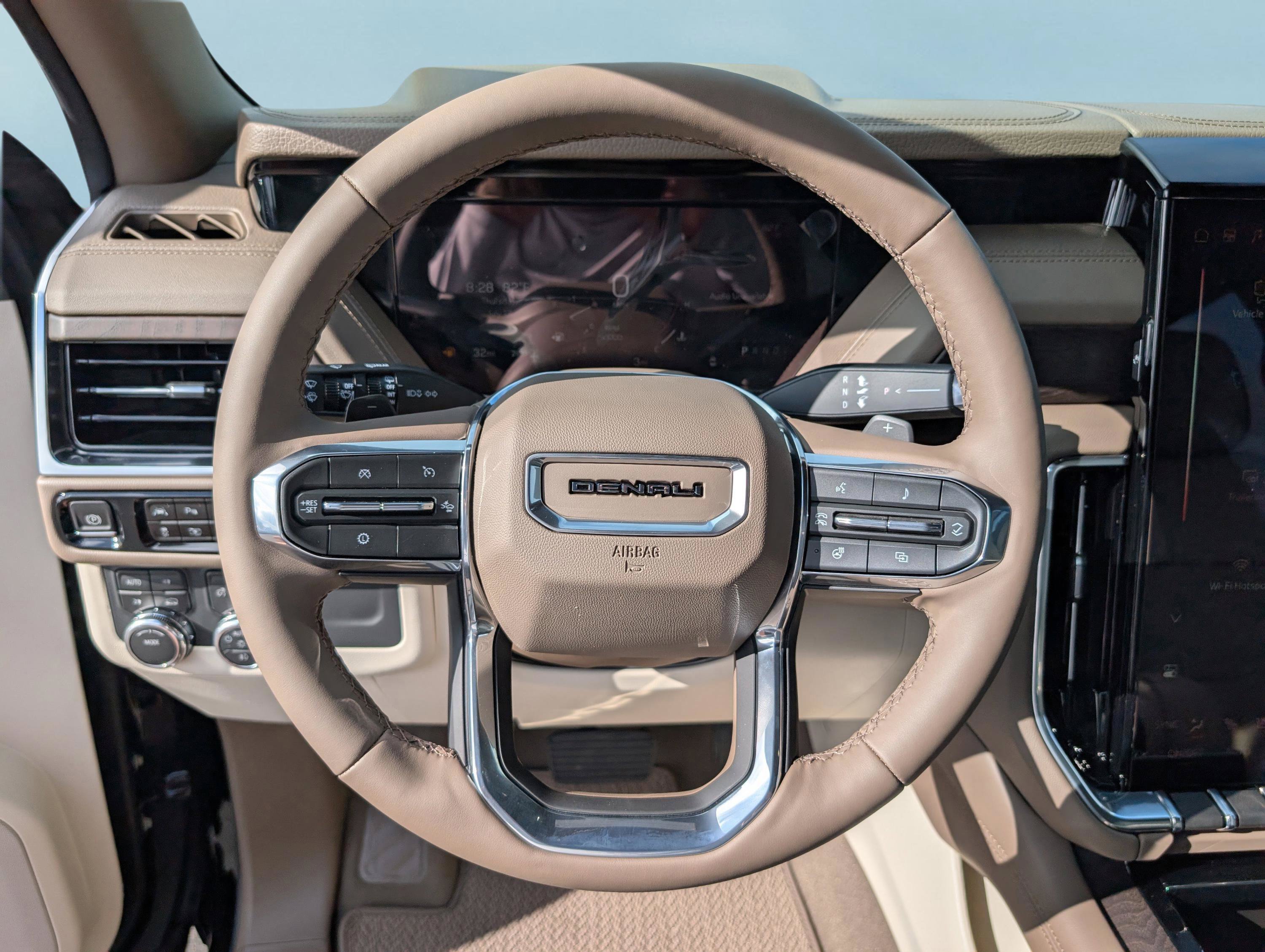 Used 2025 GMC Yukon Denali AWD/4WD image 18