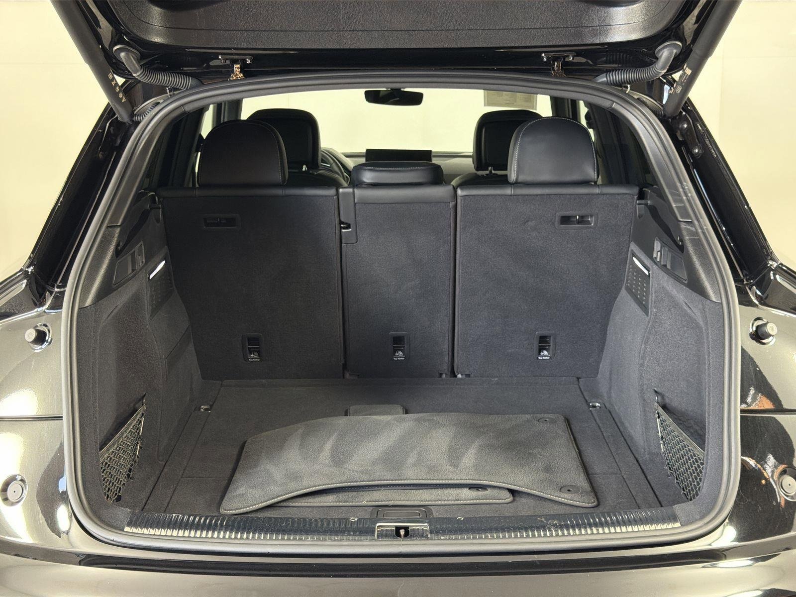 Used 2024 Audi SQ5 Premium Plus w/ Premium Plus Package image 28