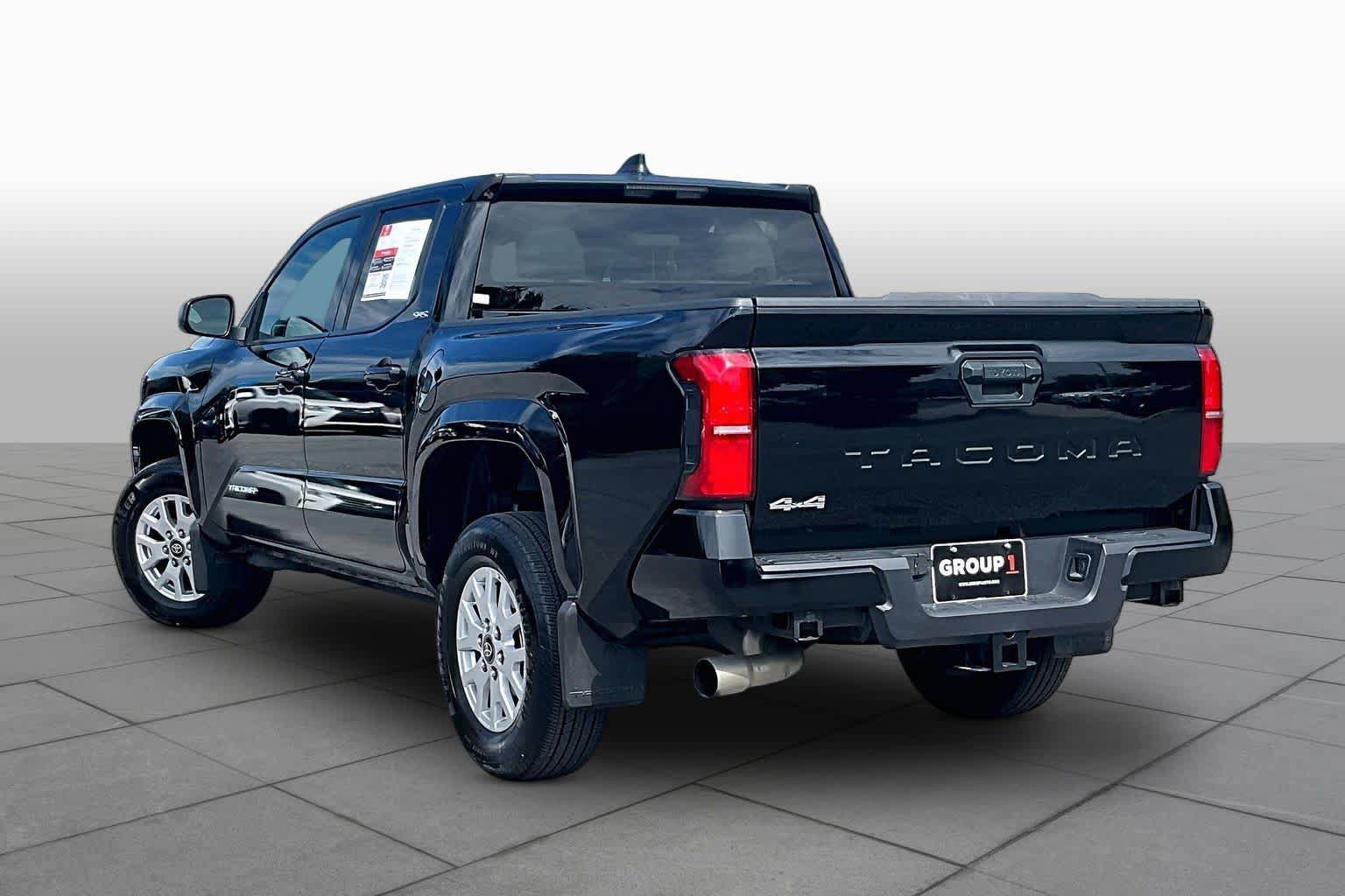 Used 2025 Toyota Tacoma SR5 AWD/4WD image 12