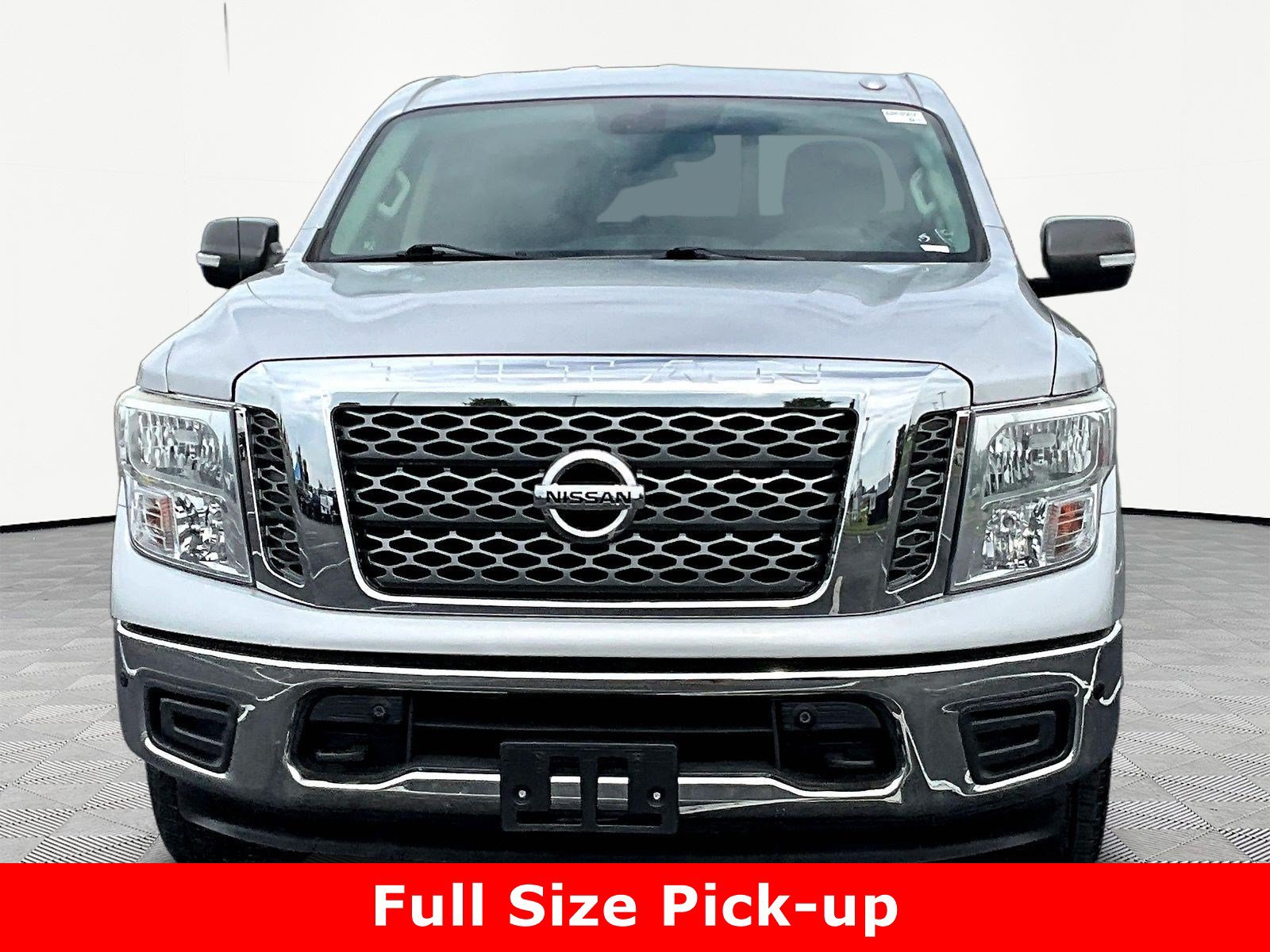Used 2018 Nissan Titan SV w/ SV Convenience Package AWD/4WD image 2