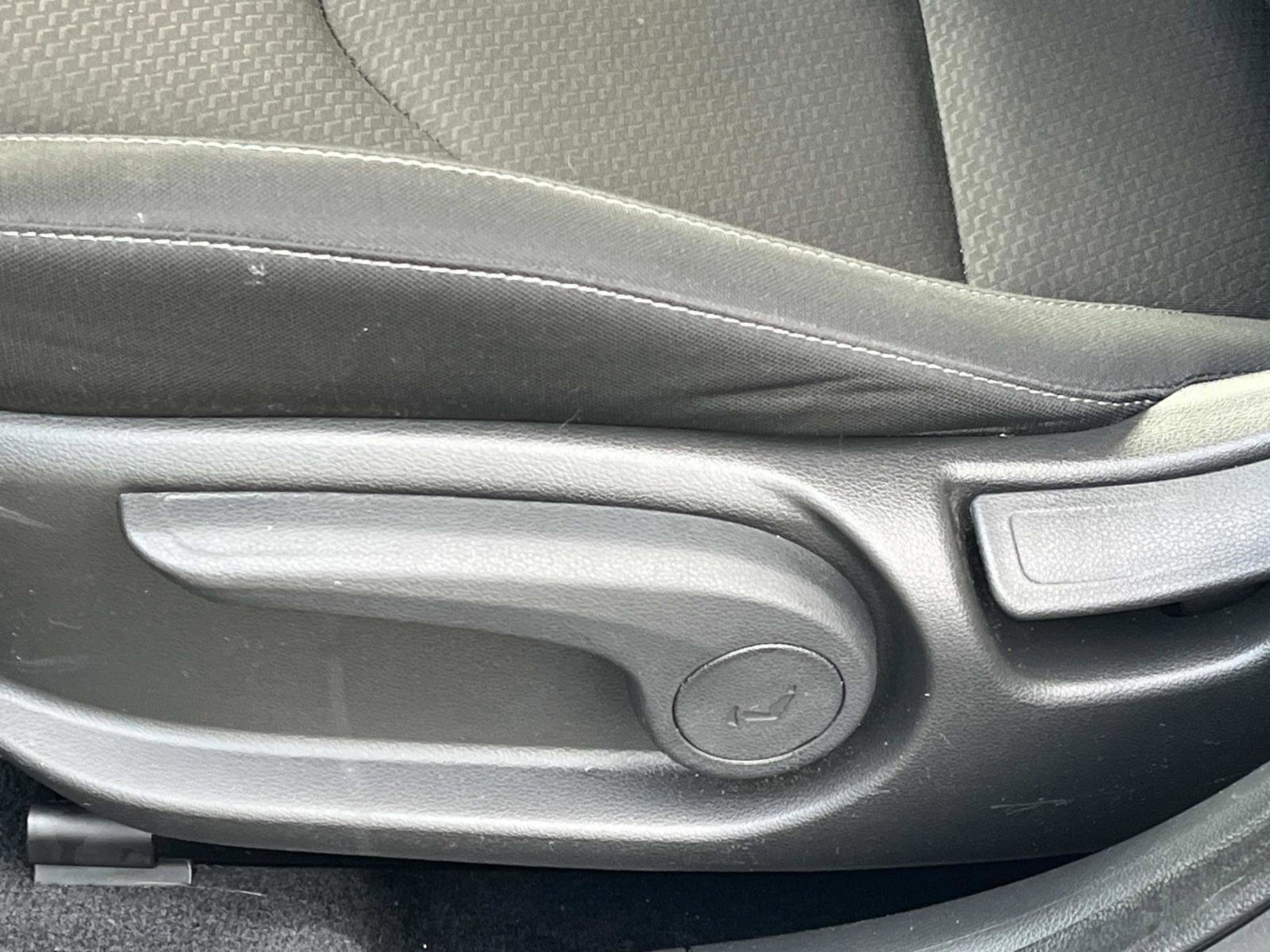 Used 2018 Hyundai Elantra GT image 29