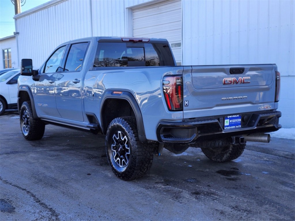 Used 2024 GMC Sierra 2500 AT4X image 3