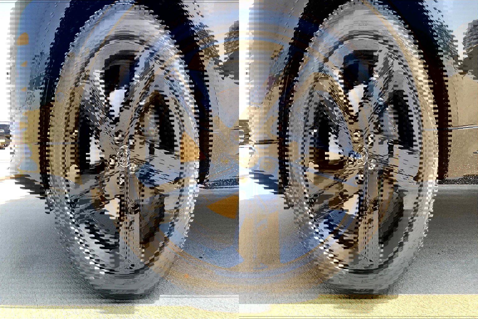 New 2025 Land Rover Discovery Dynamic SE image 17