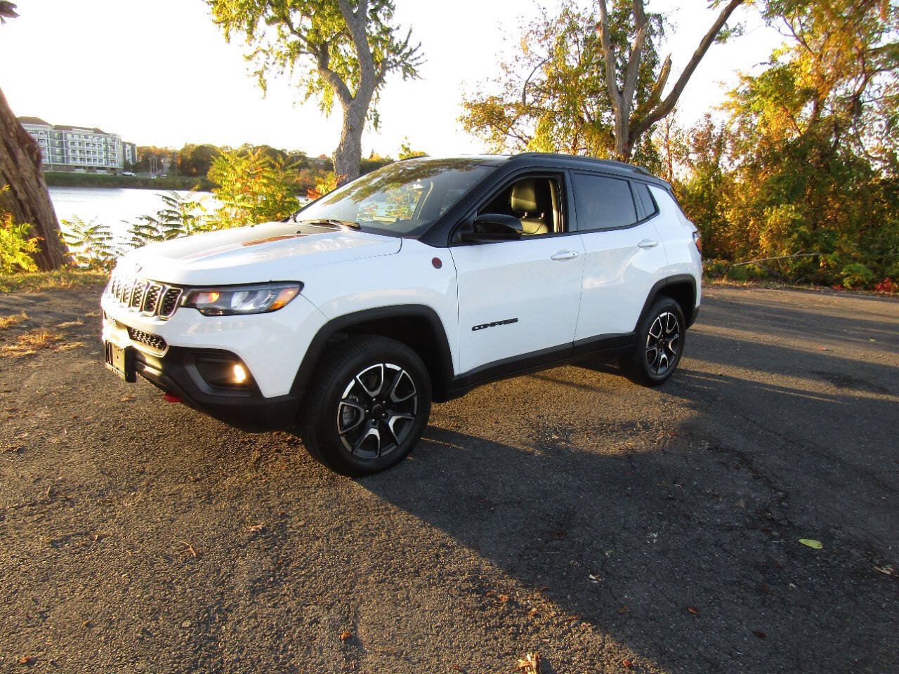 Used 2025 Jeep Compass Trailhawk AWD/4WD image 33