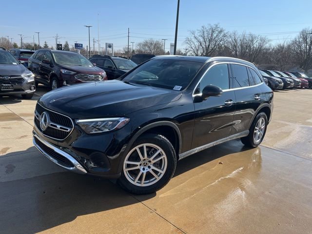 Used 2025 Mercedes-Benz GLC 300 4MATIC image 3
